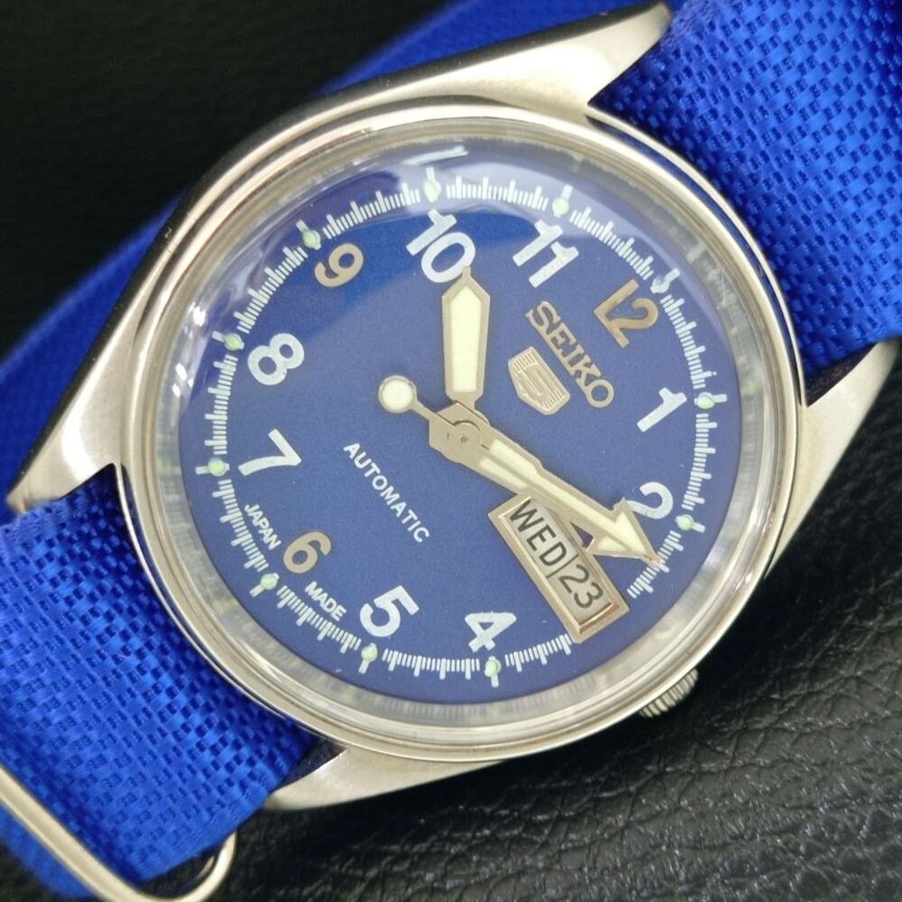 Vintage 1990 Seiko Automatic Mens Silver Watch W/daydate & Blue accents